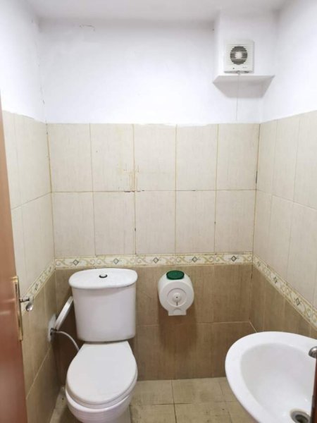 Tirane, ofert dyqan Kati 0, 97 m² 750 Euro (brryli)
