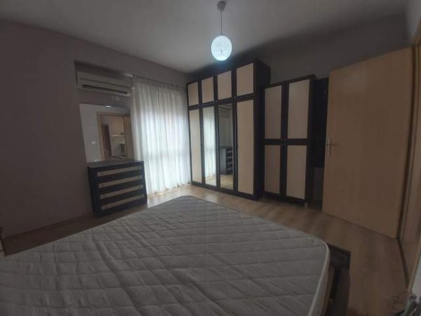 Tirane, jepet me qera apartament 2+1 Kati 5, 100 m² 700 Euro (delijorgji)