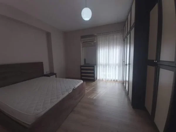 Tirane, jepet me qera apartament 2+1 Kati 5, 100 m² 700 Euro (delijorgji)