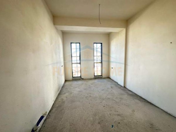 Tirane, shitet apartament Kati 5, 100 m² 145.000 Euro (Farmacia 10, Kompleksi Alis)