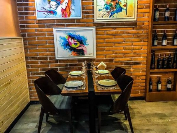 Tirane, jepet me qera bar-resorant Kati 0, 157 m² 2.000 Euro (Zogu i Zi)