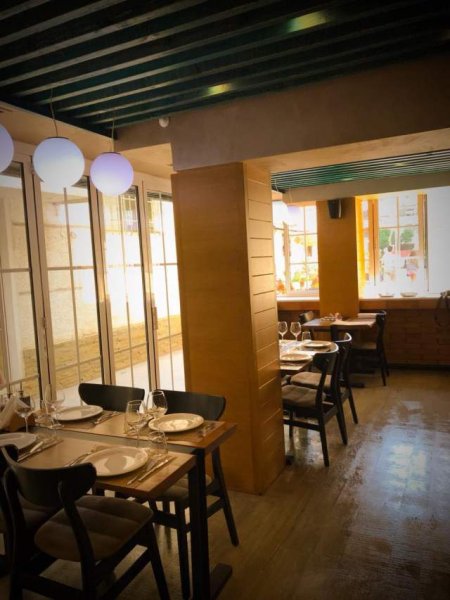 Tirane, jepet me qera bar-resorant Kati 0, 157 m² 2.000 Euro (Zogu i Zi)