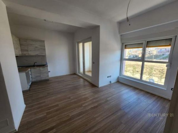 Tirane, jepet me qera apartament Kati 2, 75 m² 230 Euro (ali dem)