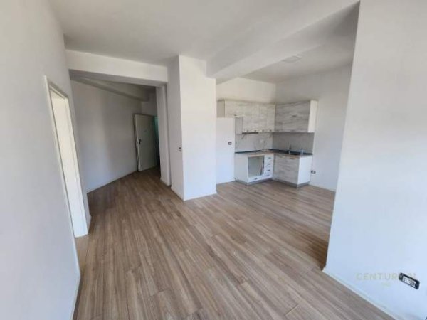 Tirane, jepet me qera apartament Kati 2, 75 m² 230 Euro (ali dem)