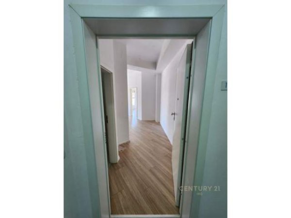 Tirane, jepet me qera apartament Kati 2, 75 m² 230 Euro (ali dem)