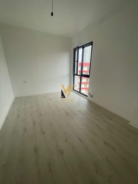 Tirane, jepet me qera zyre Kati 6, 75 m² 400 Euro (rruga e dibres)