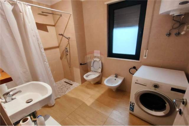Tirane, jepet me qera apartament 2+1+A+BLK Kati 3, 110 m² 520 Euro (fusha aviacionit)