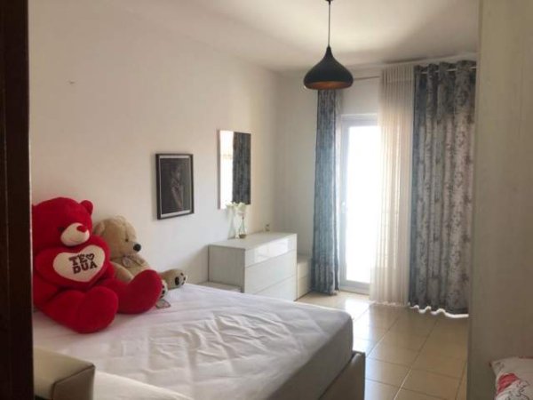 Tirane, jepet me qera apartament 1+1 Kati 4, 64 m² 350 Euro (blloku gintash)