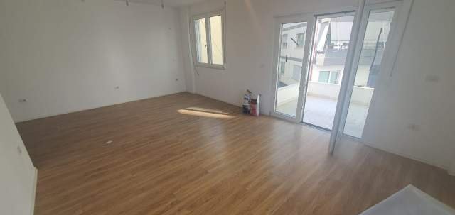 Tirane, shitet apartament 3+1 Kati 2, 167 m² 240.000 Euro (Kopshti Zoologjik)