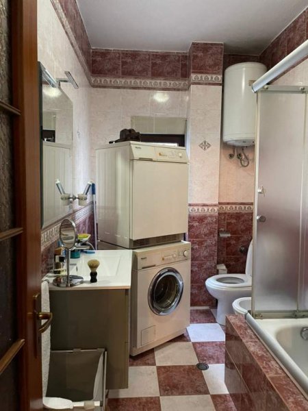 Tirane, jap me qera Vile 2+1 Kati 2, 140 m² 1.000 Euro (Adem Jashari)