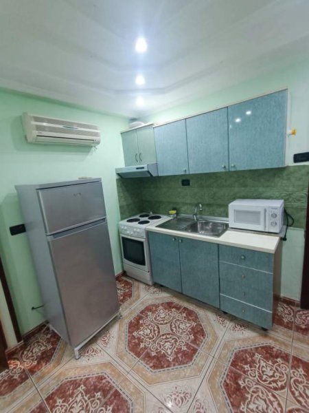 Tirane, jepet me qera apartament 1+1+BLK Kati 4, 45 m² 350 Euro (rruga myslym shyri)
