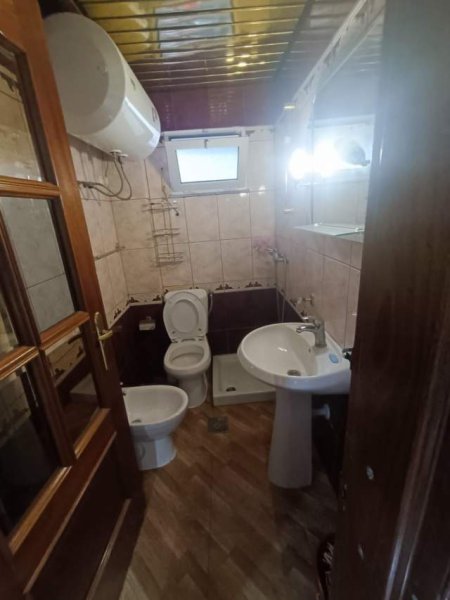 Tirane, jepet me qera apartament 1+1+BLK Kati 4, 45 m² 350 Euro (rruga myslym shyri)