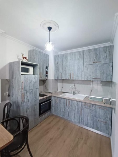 Tirane, jepet me qera apartament 1+1+BLK Kati 4, 69 m² 450 Euro (rruga siri kodra)