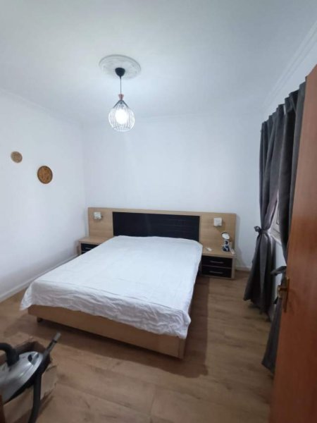 Tirane, jepet me qera apartament 1+1+BLK Kati 4, 69 m² 450 Euro (rruga siri kodra)