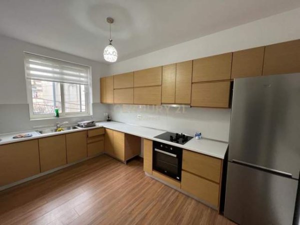 Tirane, jepet me qera apartament 2+1+A+BLK Kati 2, 120 m² 550 Euro (Rruga Gramoz Pashko)