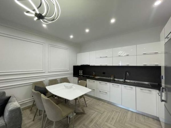 Tirane, jepet me qera apartament 2+1+BLK Kati 4, 94 m² 650 Euro (Muharrem Butka)