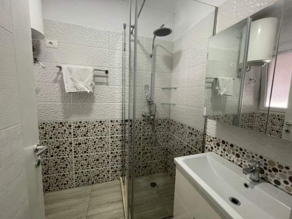 Tirane, jepet me qera apartament 2+1+BLK Kati 4, 94 m² 650 Euro (Muharrem Butka)