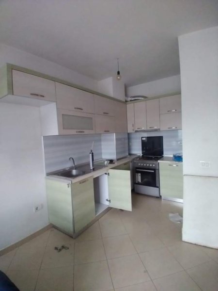 Tirane, jepet me qera apartament 1+1+BLK Kati 2, 60 m² 25.000  (Sokrat Miho, Pallati Vila L)