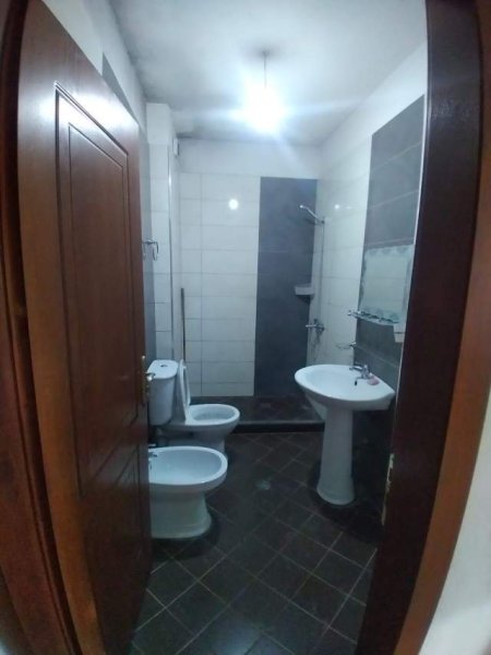 Tirane, jepet me qera apartament 1+1+BLK Kati 2, 60 m² 25.000  (Sokrat Miho, Pallati Vila L)
