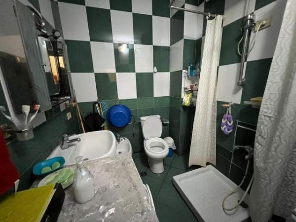 Tirane, shitet apartament 2+1+BLK Kati 3, 90 m² 165.000 Euro (pallatet Shallvare)