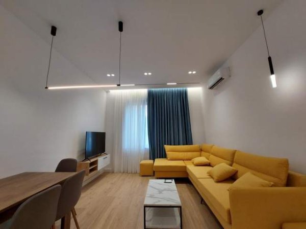 Tirane, jepet me qera apartament 1+1 Kati 2, 60 m² 700 Euro (Pallatet Agimi)