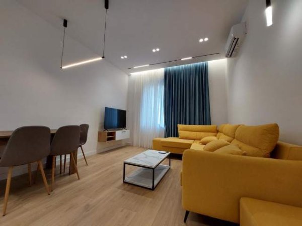 Tirane, jepet me qera apartament 1+1 Kati 2, 60 m² 700 Euro (Pallatet Agimi)