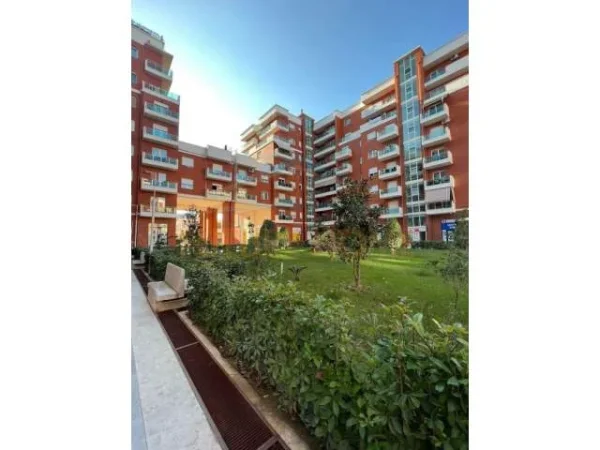 Tirane, shitet ambjent biznesi Kati 0, 96 m² 350.000 Euro (Unaza E Re)