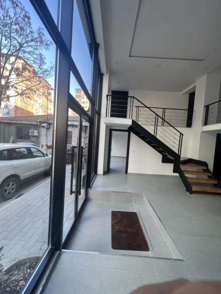 Tirane, jepet me qera ambjent biznesi Kati 0, 230 m² 2.700 Euro (rruga elbasanit)