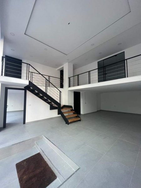 Tirane, jepet me qera ambjent biznesi Kati 0, 230 m² 2.700 Euro (rruga elbasanit)