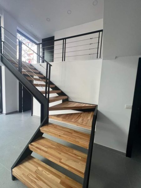 Tirane, jepet me qera ambjent biznesi Kati 0, 230 m² 2.700 Euro (rruga elbasanit)