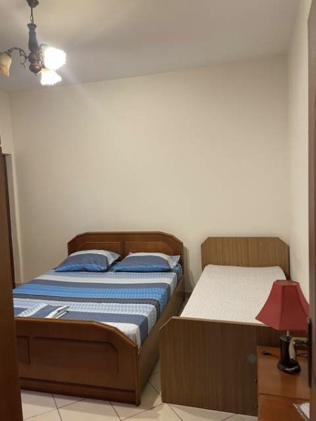 Tirane, jepet me qera apartament 1+1 Kati 1, 38.000 Leke (Hysen Cino)