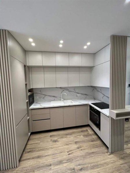 Tirane, jepet me qera apartament 1+1+A 60 m² 650 Euro