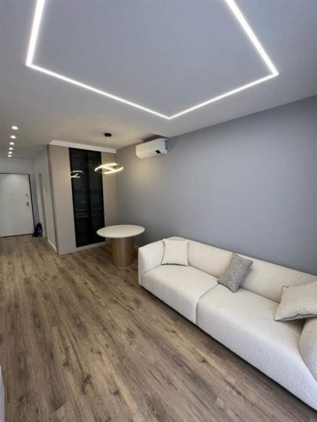 Tirane, jepet me qera apartament 1+1+A 60 m² 650 Euro