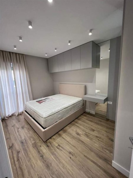 Tirane, jepet me qera apartament 1+1+A 60 m² 650 Euro
