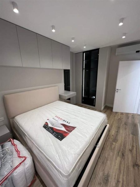 Tirane, jepet me qera apartament 1+1+A 60 m² 650 Euro