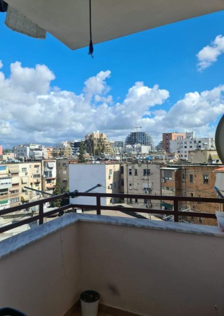 Tirane, jepet me qera apartament 1+1+BLK Kati 5, 70 m² 430 Euro (Grigor Heba) perballe stadiumit Dinamo