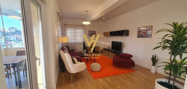 Tirane, jepet me qera apartament 3+1+A+BLK Kati 4, 186 m² 1.400 Euro (TEG)