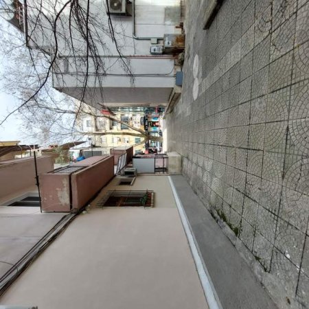 Tirane, jap me qera zyre Kati 1, 14 m² 35.000 Leke (Rruga Myslym Shyri)