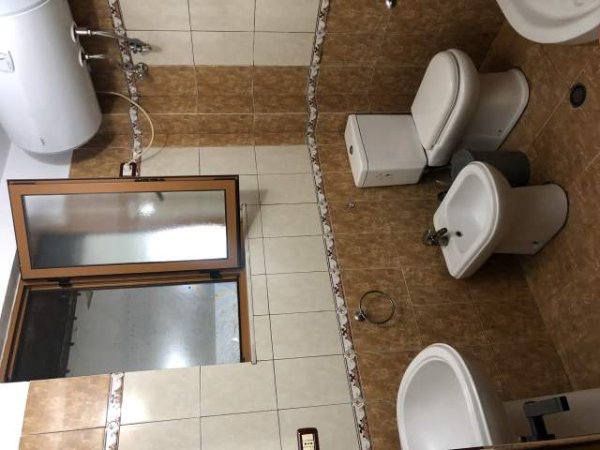 Tirane, jepet me qera apartament 2+1+BLK Kati 1, 85 m² 38.000 Leke (Rruga Idriz Dollaku)