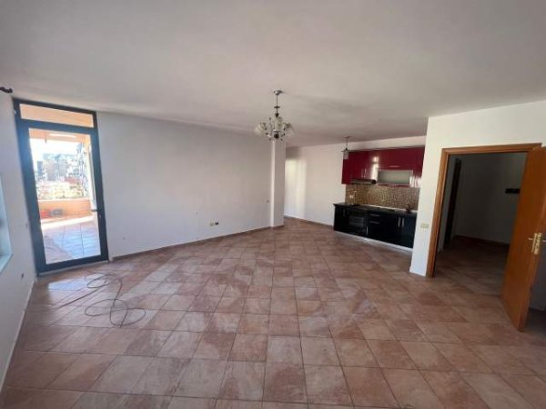 Tirane, jepet me qera apartament 2+1+BLK Kati 7, 110 m² 450 Euro (Rruga Barrikadave)