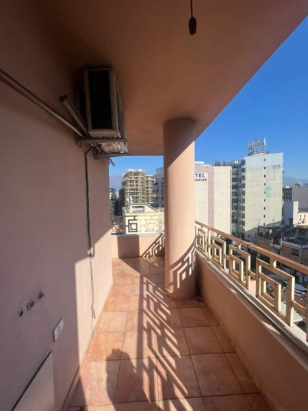 Tirane, jepet me qera apartament 2+1+BLK Kati 7, 110 m² 450 Euro (Rruga Barrikadave)