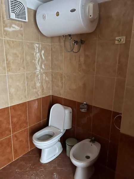 Tirane, jepet me qera apartament 2+1+BLK Kati 7, 110 m² 450 Euro (Rruga Barrikadave)
