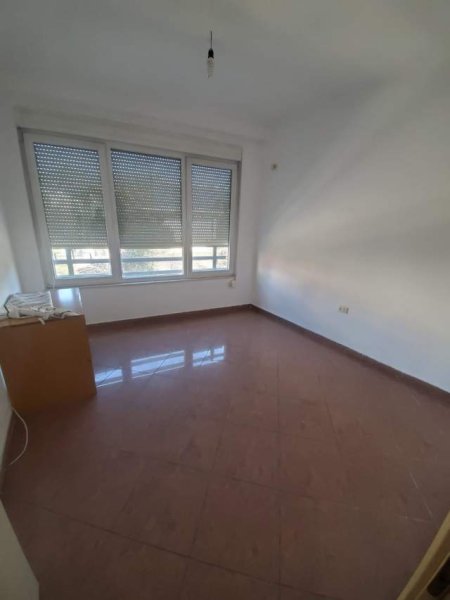 Tirane, jepet me qera apartament 2+1+BLK Kati 3, 106 m² 550 Euro (Farmacia 10)