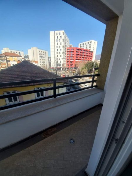 Tirane, jepet me qera apartament 2+1+BLK Kati 3, 110 m² 500 Euro (Farmacia 10)