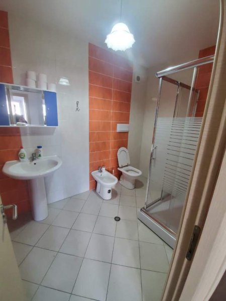 Tirane, jepet me qera apartament 2+1+BLK Kati 3, 106 m² 550 Euro (Farmacia 10)
