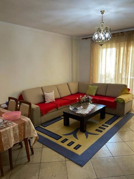 Tirane, jepet me qera apartament 2+1+BLK Kati 5, 114 m² 500 Euro (Selvia)
