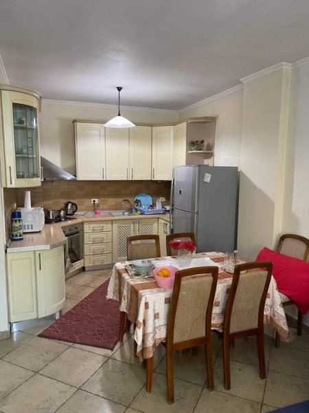 Tirane, jepet me qera apartament 2+1+BLK Kati 5, 114 m² 500 Euro (Selvia)