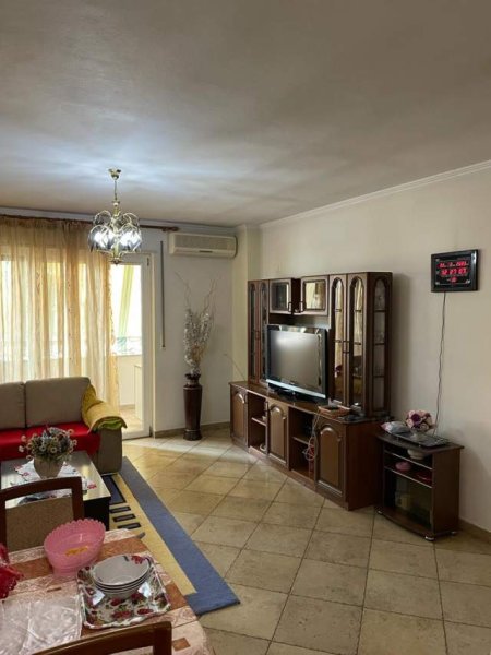 Tirane, jepet me qera apartament 2+1+BLK Kati 5, 114 m² 500 Euro (Selvia)