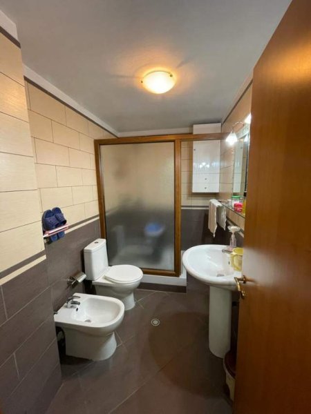 Tirane, jepet me qera apartament 2+1+BLK Kati 5, 114 m² 500 Euro (Selvia)