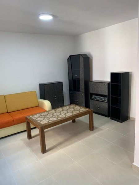 Tirane, jepet me qera apartament 2+1 Kati 2, 75 m² 350 Euro (Shkolla e Baletit)